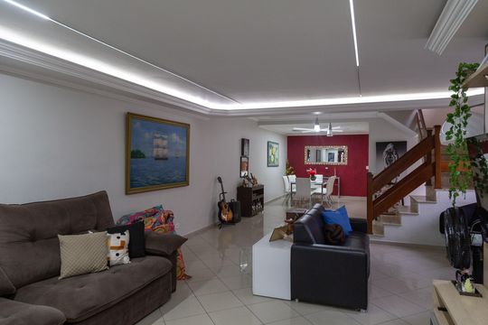 Sala de casa à venda com 3 quartos, 375m² em Parque Renato Maia, Guarulhos