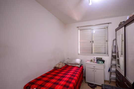 Quarto 2 de apartamento para alugar com 2 quartos, 48m² em Parque Bristol, São Paulo