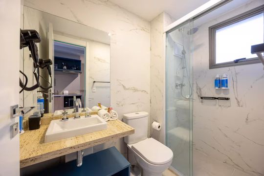 Banheiro de apartamento para alugar com 1 quarto, 28m² em Butantã, São Paulo