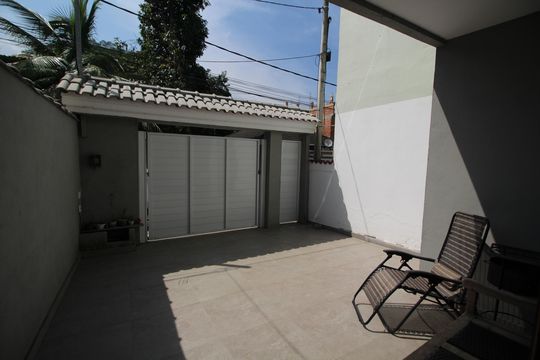 Garagem de casa de condomínio à venda com 3 quartos, 125m² em Taquara, Rio de Janeiro