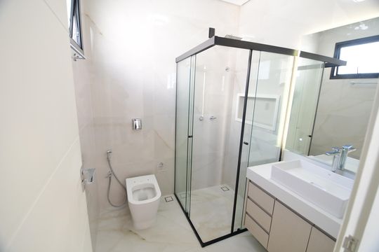 Banheiro Suíte de casa de condomínio à venda com 5 quartos, 340m² em Parque Imperador, Campinas