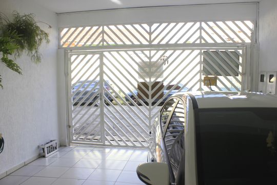 Garagem  de casa à venda com 2 quartos, 243m² em Jardim Terezopolis, Guarulhos