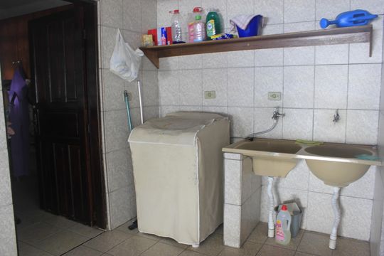 Lavanderia  de casa à venda com 2 quartos, 243m² em Jardim Terezopolis, Guarulhos