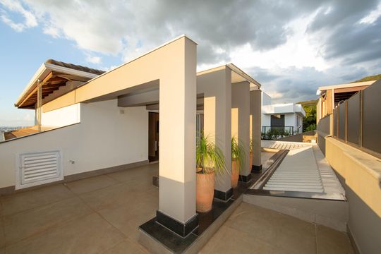 AREA EXTERNA de casa à venda com 5 quartos, 360m² em Buritis, Belo Horizonte