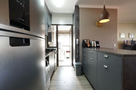 Cozinha de apartamento à venda com 2 quartos, 82m² em Vila Monumento, São Paulo