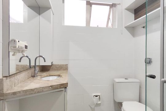 Banheiro de apartamento à venda com 1 quarto, 44m² em Cidade Baixa, Porto Alegre