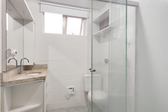 Banheiro de apartamento à venda com 1 quarto, 44m² em Cidade Baixa, Porto Alegre