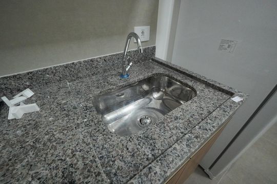 Cozinha de kitnet/studio para alugar com 1 quarto, 18m² em Vila Mariana, São Paulo