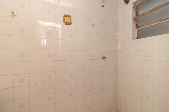 Banheiro do Quarto 2 de apartamento para alugar com 2 quartos, 65m² em Partenon, Porto Alegre