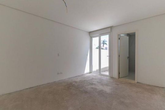 Casa à venda com 6 quartos, 525m² em Vila Elvira, São Paulo