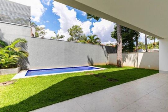 Casa à venda com 6 quartos, 525m² em Vila Elvira, São Paulo