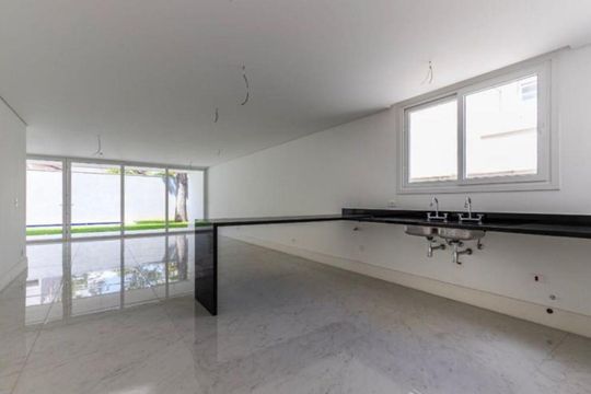 Casa à venda com 6 quartos, 525m² em Vila Elvira, São Paulo