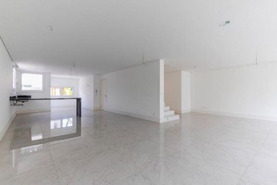 Casa à venda com 6 quartos, 525m² em Vila Elvira, São Paulo