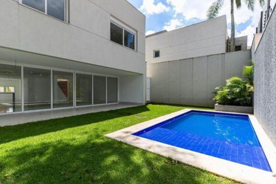 Casa à venda com 6 quartos, 525m² em Vila Elvira, São Paulo