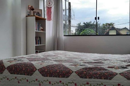 Quarto 1 de casa para alugar com 4 quartos, 300m² em Xaxim, Curitiba
