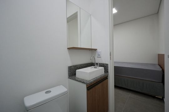 Banheiro de kitnet/studio para alugar com 1 quarto, 24m² em Vila Mariana, São Paulo