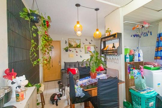 Sala/Cozinha de apartamento à venda com 2 quartos, 41m² em Guajuviras, Canoas