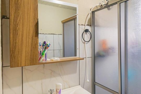 Banheiro de apartamento à venda com 2 quartos, 41m² em Guajuviras, Canoas