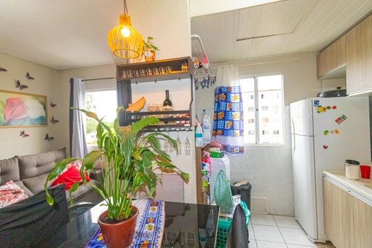 Sala/Cozinha de apartamento à venda com 2 quartos, 41m² em Guajuviras, Canoas