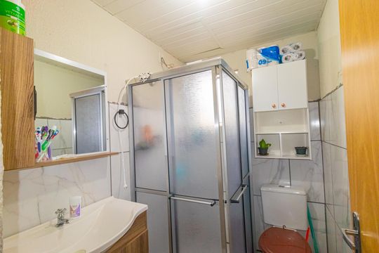 Banheiro de apartamento à venda com 2 quartos, 41m² em Guajuviras, Canoas