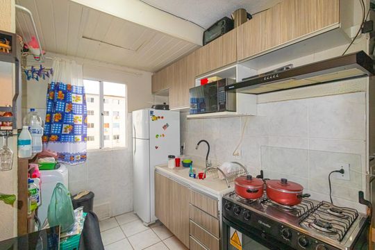 Cozinha de apartamento à venda com 2 quartos, 41m² em Guajuviras, Canoas