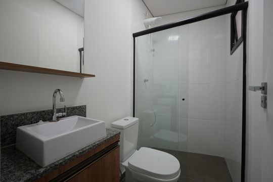 Banheiro de kitnet/studio para alugar com 1 quarto, 24m² em Vila Mariana, São Paulo
