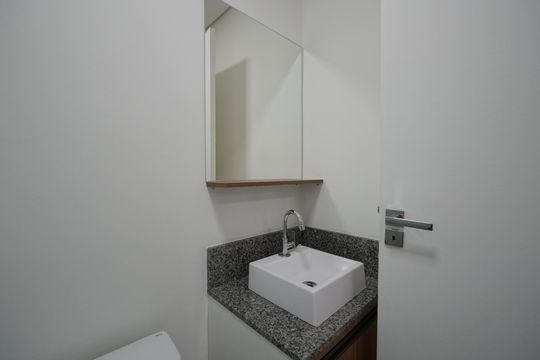 banheiro de kitnet/studio para alugar com 1 quarto, 24m² em Vila Mariana, São Paulo