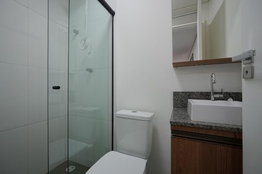 banheiro de kitnet/studio para alugar com 1 quarto, 24m² em Vila Mariana, São Paulo