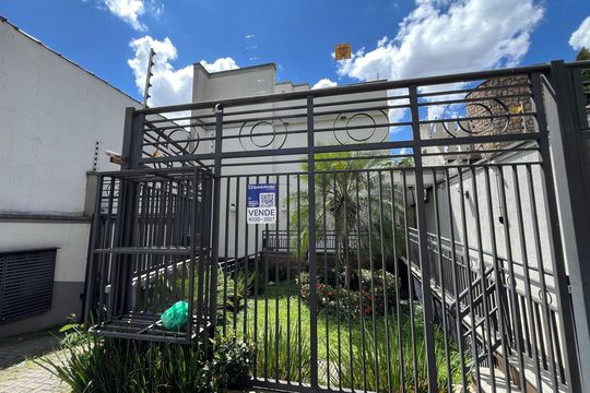 Fachada/Placa de casa de condomínio à venda com 2 quartos, 102m² em Chora Menino, São Paulo