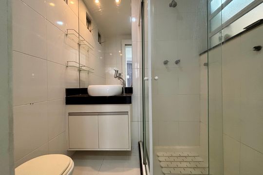 Suíte - banheiro de apartamento para alugar com 4 quartos, 101m² em Copacabana, Rio de Janeiro