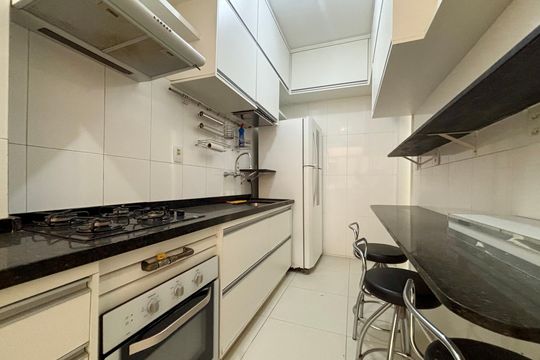 Cozinha de apartamento para alugar com 4 quartos, 101m² em Copacabana, Rio de Janeiro