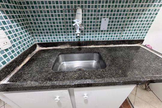 Cozinha de apartamento à venda com 1 quarto, 40m² em Vargem Grande, Rio de Janeiro