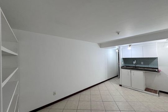 Sala de apartamento à venda com 1 quarto, 40m² em Vargem Grande, Rio de Janeiro