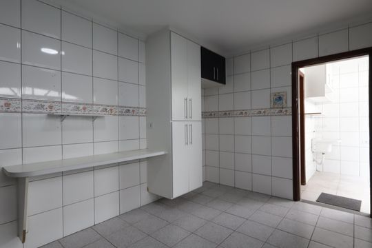 Cozinha de casa para alugar com 3 quartos, 211m² em Jardim Lar Sao Paulo, São Paulo