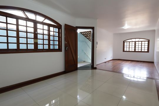 Casa para alugar com 3 quartos, 211m² em Jardim Lar Sao Paulo, São Paulo