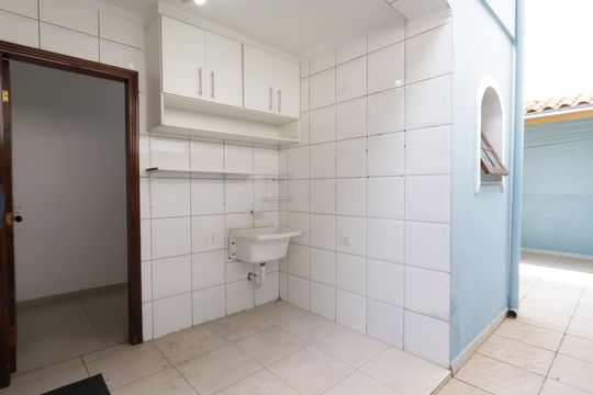 Área de Serviço de casa para alugar com 3 quartos, 211m² em Jardim Lar Sao Paulo, São Paulo