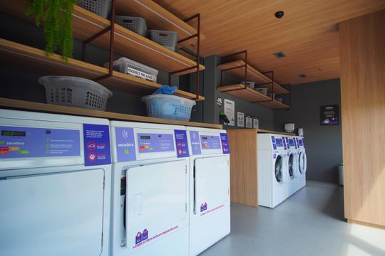 Área Comum - Lavanderia de kitnet/studio para alugar com 1 quarto, 28m² em Três Figueiras, Porto Alegre