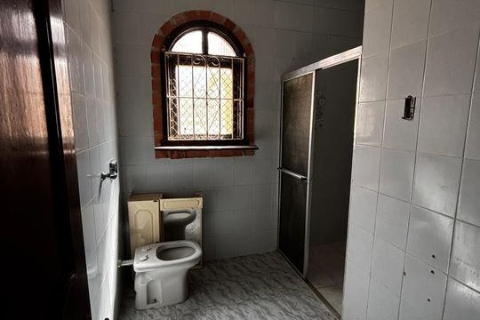 Banheiro de casa para alugar com 3 quartos, 180m² em Vila Ipiranga, Porto Alegre