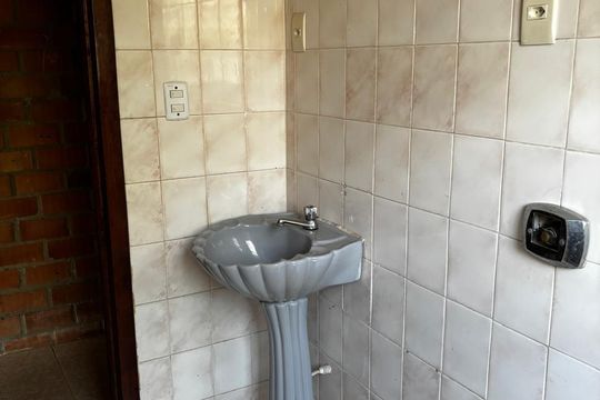 Banheiro de casa para alugar com 3 quartos, 180m² em Vila Ipiranga, Porto Alegre