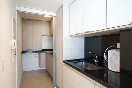 Cozinha de apartamento à venda com 1 quarto, 89m² em Pinheiros, São Paulo