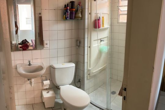 Banheiro de apartamento à venda com 3 quartos, 70m² em Piratininga, Osasco
