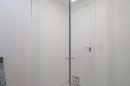 Banheiro de apartamento para alugar com 1 quarto, 27m² em Barra Funda, São Paulo
