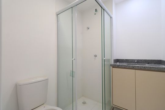 Banheiro de apartamento para alugar com 1 quarto, 27m² em Barra Funda, São Paulo
