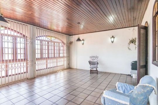Área externa de casa à venda com 6 quartos, 368m² em Partenon, Porto Alegre