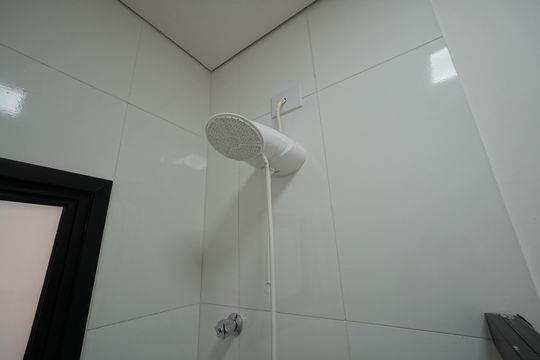 Banheiro de kitnet/studio para alugar com 1 quarto, 24m² em Vila Mariana, São Paulo