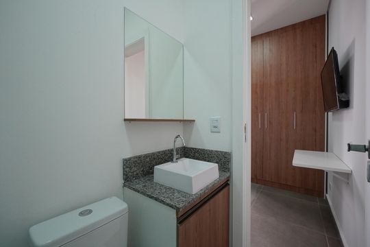Banheiro de kitnet/studio para alugar com 1 quarto, 24m² em Vila Mariana, São Paulo