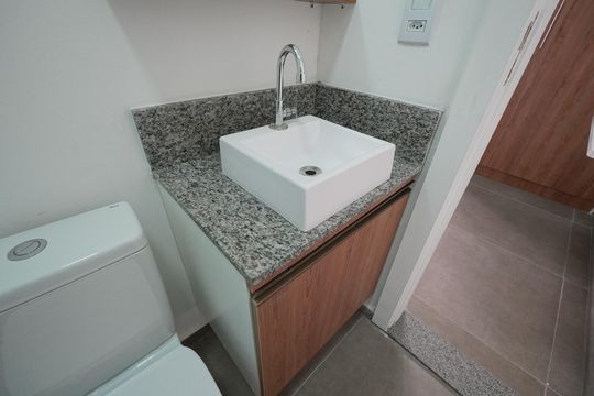 Banheiro de kitnet/studio para alugar com 1 quarto, 24m² em Vila Mariana, São Paulo