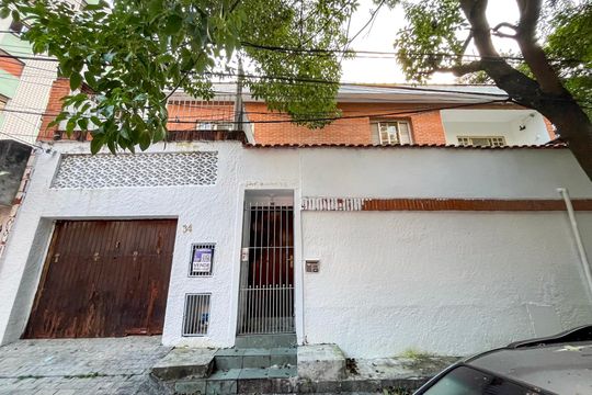 Fachada de casa à venda com 4 quartos, 228m² em Paraíso, São Paulo