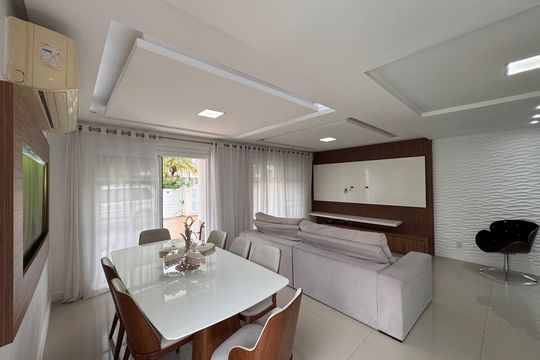 Sala de casa de condomínio para alugar com 4 quartos, 260m² em Recreio dos Bandeirantes, Rio de Janeiro