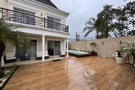 Fachada de casa de condomínio para alugar com 4 quartos, 260m² em Recreio dos Bandeirantes, Rio de Janeiro